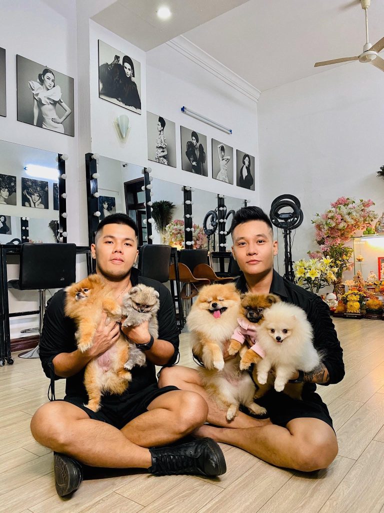 Đội ngũ trại Bánh Bò Pomeranian cùng đàn chó phốc sóc